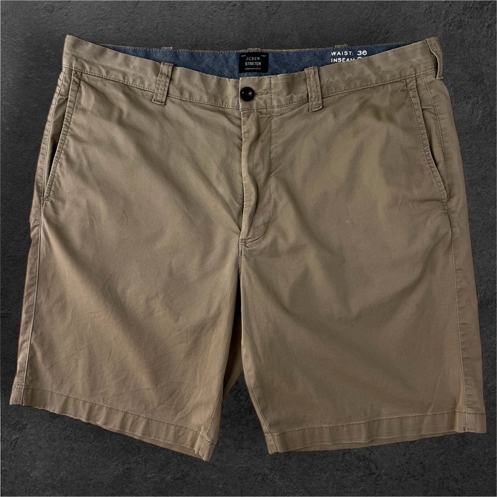 J. Crew Men’s 9” Stretch Khaki Shorts. Size 36.